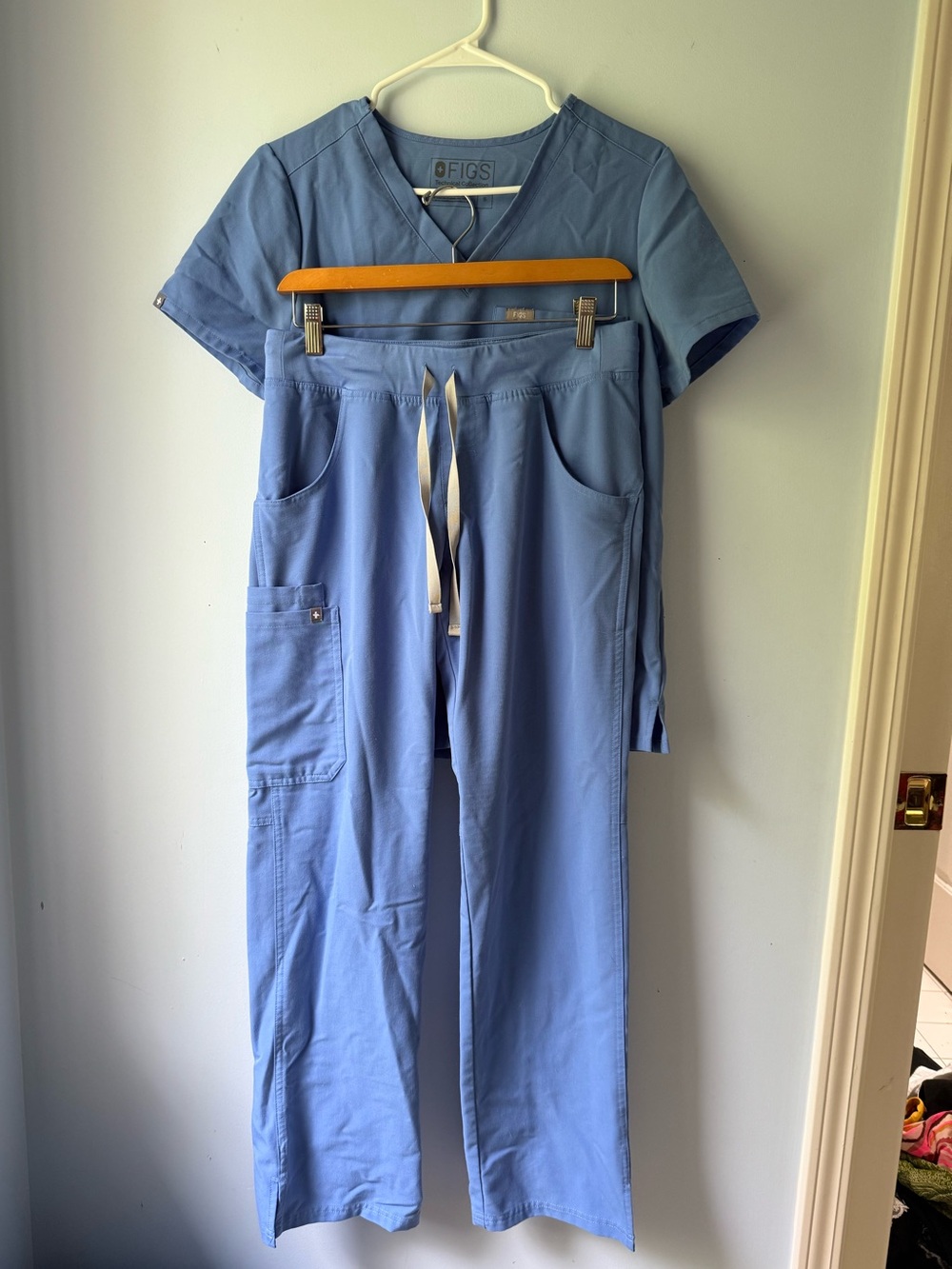 FIGS Women's ciel Blue Scrub set
